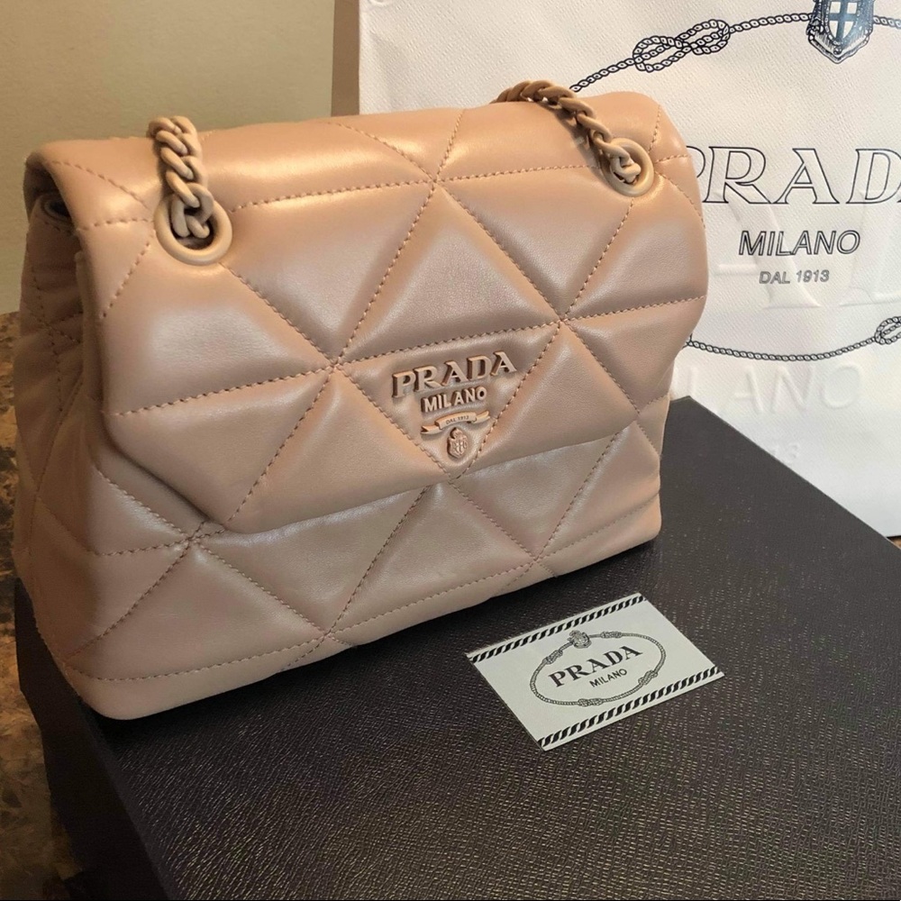 ❤️❤️SOLD❤️❤️Prada nappa small spectrum  bag - Picture 2 of 11